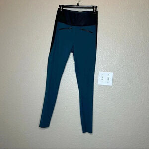 *SALE* Aday leggings size small throw it higher